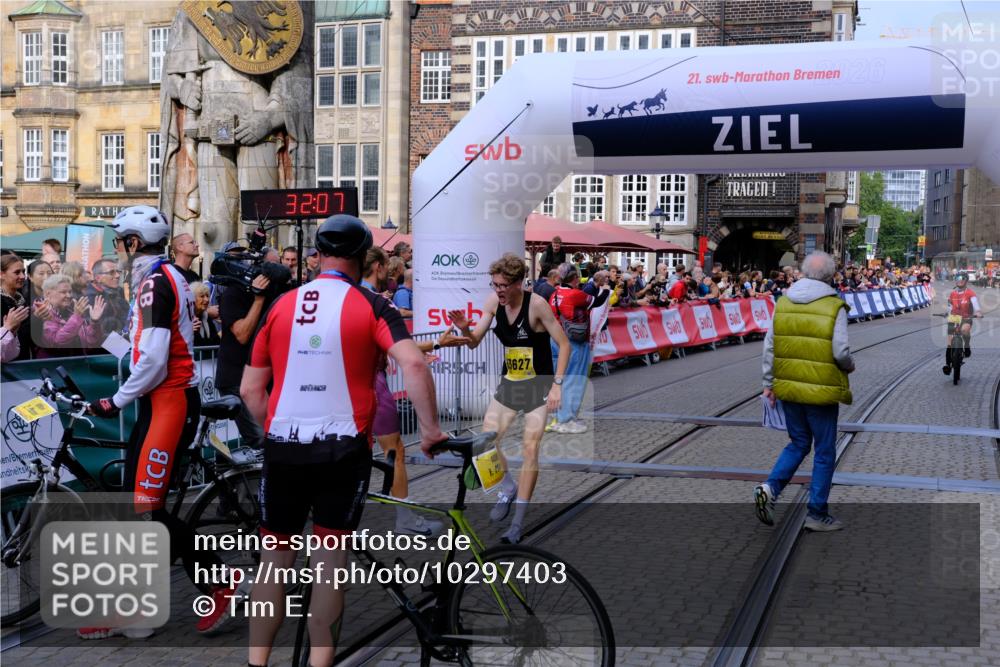 13.09.2026 - 21. swb-Marathon Bremen Tim E. http://msf.ph/oto/10297403 13.09.2026 10:27:25 Ziel 13627 meine-sportfotos.de