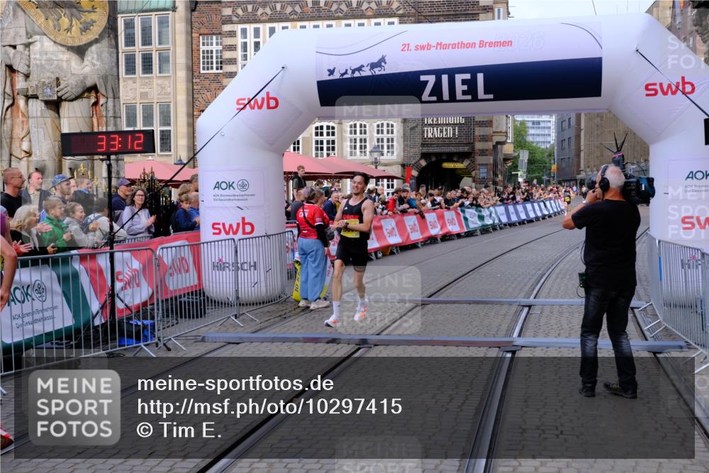 13.09.2026 - 21. swb-Marathon Bremen Tim E. http://msf.ph/oto/10297415 13.09.2026 10:28:30 Ziel 12272, 13501 meine-sportfotos.de