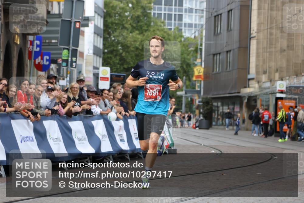 13.09.2026 - 21. swb-Marathon Bremen Strokosch-Dieckow http://msf.ph/oto/10297417 13.09.2026 12:25:01 Ziel 1091 meine-sportfotos.de