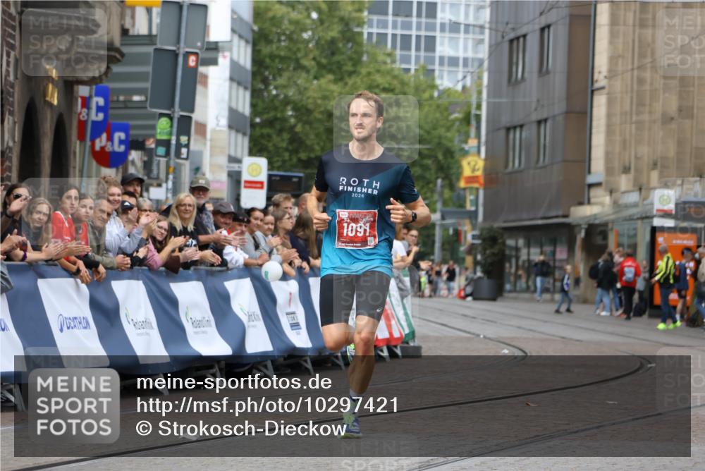 13.09.2026 - 21. swb-Marathon Bremen Strokosch-Dieckow http://msf.ph/oto/10297421 13.09.2026 12:25:01 Ziel 1091 meine-sportfotos.de