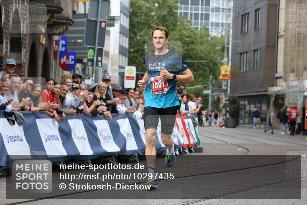 13.09.2026 - 21. swb-Marathon Bremen Strokosch-Dieckow http://msf.ph/oto/10297435 13.09.2026 12:25:01 Ziel 1091 meine-sportfotos.de