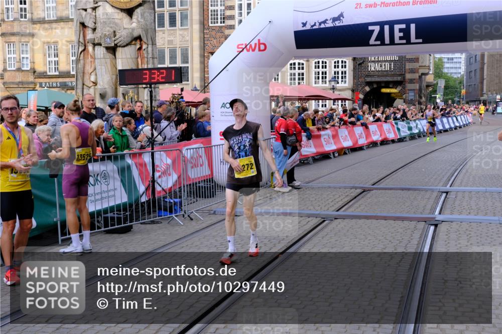 13.09.2026 - 21. swb-Marathon Bremen Tim E. http://msf.ph/oto/10297449 13.09.2026 10:28:39 Ziel 12272, 13501, 13547, 13635 meine-sportfotos.de