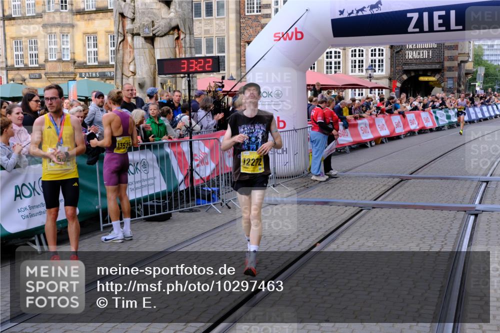 13.09.2026 - 21. swb-Marathon Bremen Tim E. http://msf.ph/oto/10297463 13.09.2026 10:28:39 Ziel 12272, 13501, 13547, 13635 meine-sportfotos.de