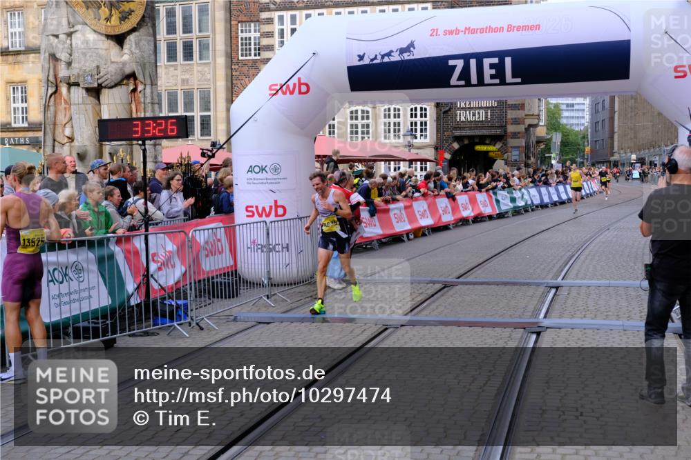 13.09.2026 - 21. swb-Marathon Bremen Tim E. http://msf.ph/oto/10297474 13.09.2026 10:28:44 Ziel 12272, 13515, 13547, 13635 meine-sportfotos.de