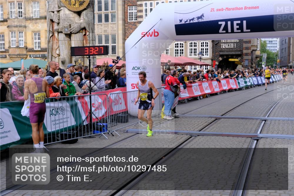 13.09.2026 - 21. swb-Marathon Bremen Tim E. http://msf.ph/oto/10297485 13.09.2026 10:28:45 Ziel 12272, 13515, 13547, 13635 meine-sportfotos.de