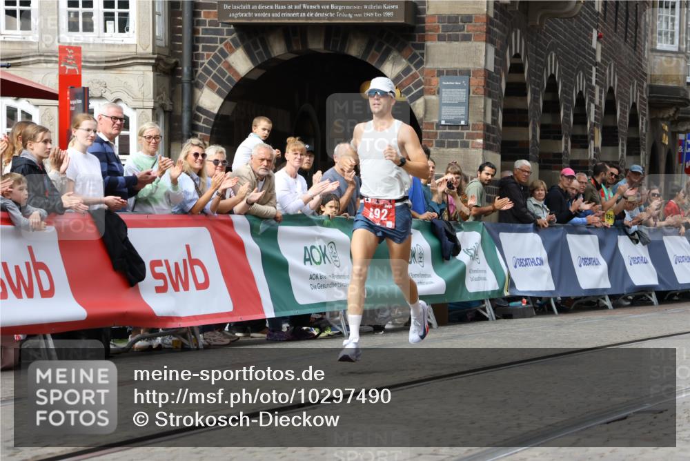 13.09.2026 - 21. swb-Marathon Bremen Strokosch-Dieckow http://msf.ph/oto/10297490 13.09.2026 12:27:24 Ziel 692 meine-sportfotos.de