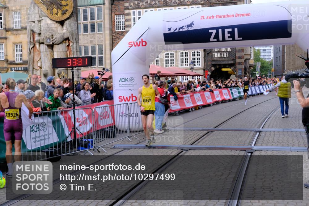 13.09.2026 - 21. swb-Marathon Bremen Tim E. http://msf.ph/oto/10297499 13.09.2026 10:28:49 Ziel 12272, 13515, 13547, 13567, 13635 meine-sportfotos.de