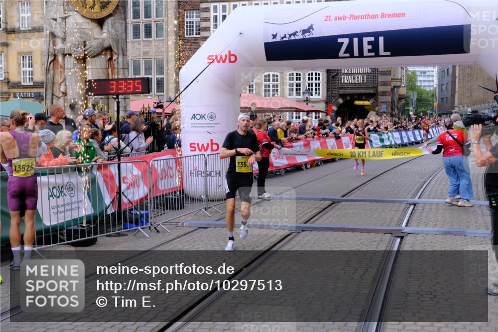 13.09.2026 - 21. swb-Marathon Bremen Tim E. http://msf.ph/oto/10297513 13.09.2026 10:28:53 Ziel 13515, 13547, 13567, 13593, 13635 meine-sportfotos.de