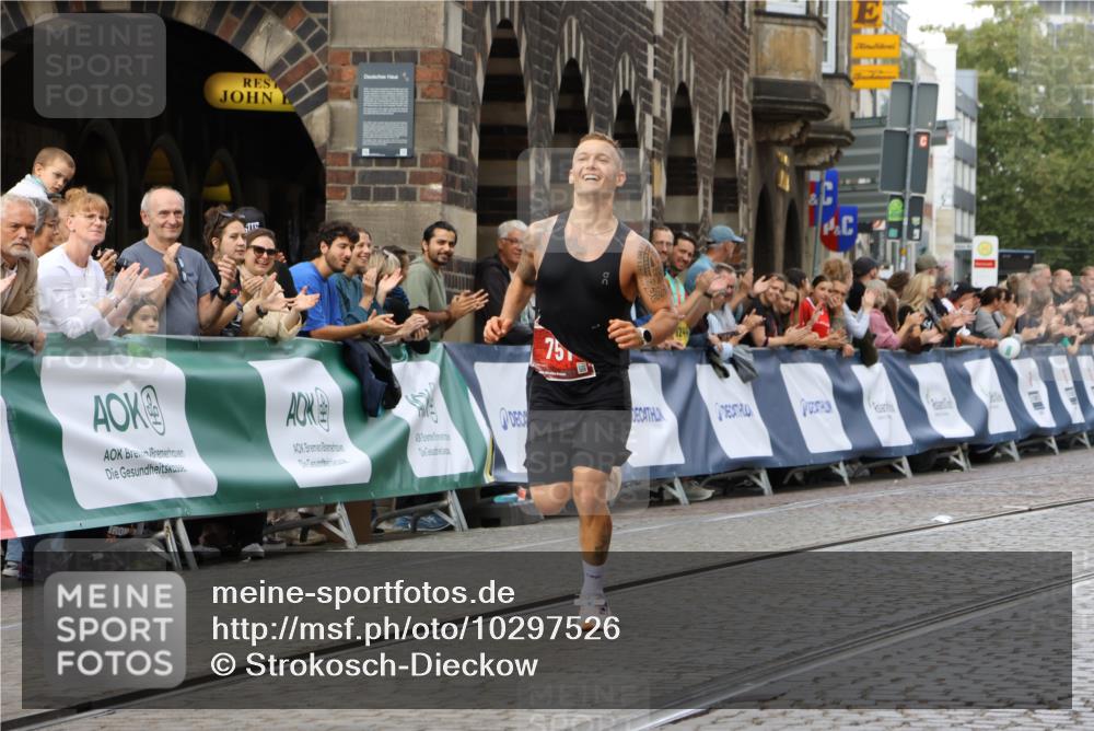 13.09.2026 - 21. swb-Marathon Bremen Strokosch-Dieckow http://msf.ph/oto/10297526 13.09.2026 12:28:38 Ziel 443, 614, 751 meine-sportfotos.de