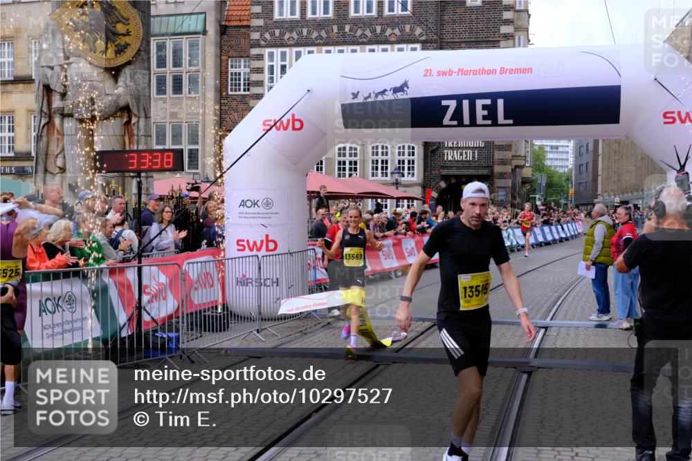 13.09.2026 - 21. swb-Marathon Bremen Tim E. http://msf.ph/oto/10297527 13.09.2026 10:28:56 Ziel 13515, 13547, 13567, 13593, 13624 meine-sportfotos.de