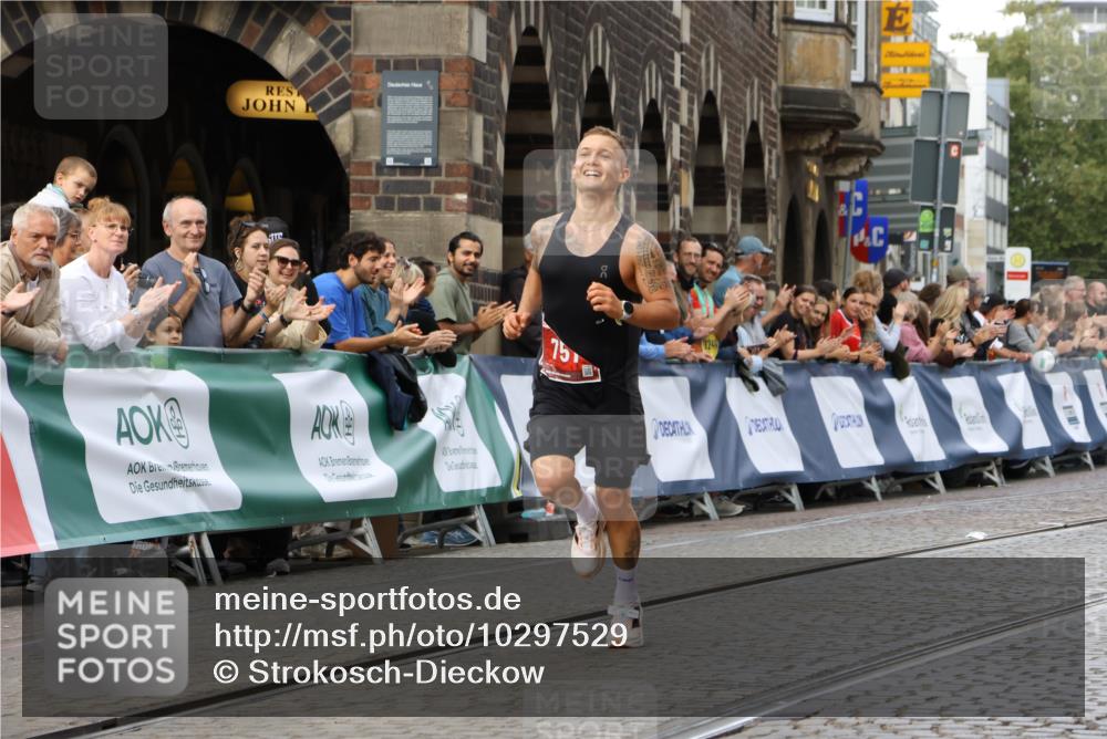 13.09.2026 - 21. swb-Marathon Bremen Strokosch-Dieckow http://msf.ph/oto/10297529 13.09.2026 12:28:38 Ziel 443, 614, 751 meine-sportfotos.de