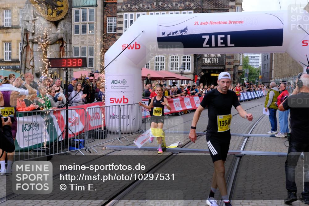13.09.2026 - 21. swb-Marathon Bremen Tim E. http://msf.ph/oto/10297531 13.09.2026 10:28:56 Ziel 13515, 13547, 13567, 13593, 13624 meine-sportfotos.de