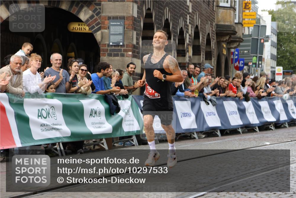 13.09.2026 - 21. swb-Marathon Bremen Strokosch-Dieckow http://msf.ph/oto/10297533 13.09.2026 12:28:38 Ziel 443, 614, 751 meine-sportfotos.de