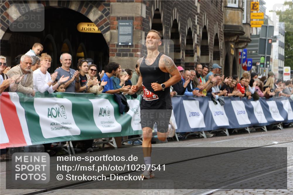 13.09.2026 - 21. swb-Marathon Bremen Strokosch-Dieckow http://msf.ph/oto/10297541 13.09.2026 12:28:38 Ziel 443, 614, 751 meine-sportfotos.de