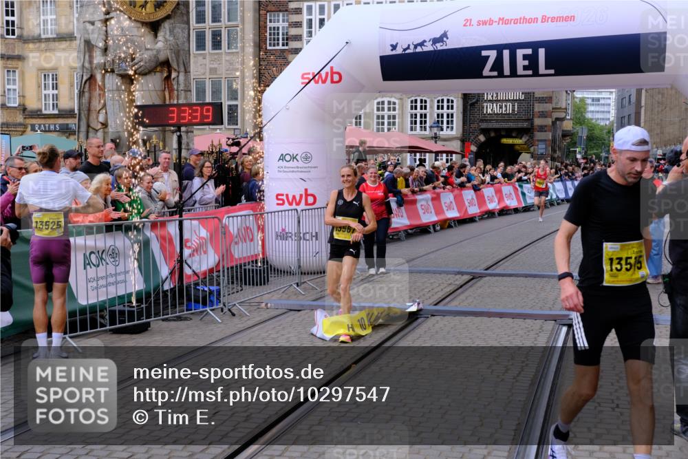 13.09.2026 - 21. swb-Marathon Bremen Tim E. http://msf.ph/oto/10297547 13.09.2026 10:28:57 Ziel 13515, 13547, 13567, 13593, 13624 meine-sportfotos.de