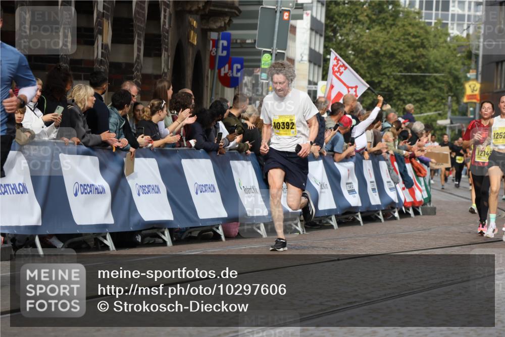 13.09.2026 - 21. swb-Marathon Bremen Strokosch-Dieckow http://msf.ph/oto/10297606 13.09.2026 10:49:13 Ziel 10253, 10293, 10566, 11885, 12027, 12204, 12350, 13512, 13555, 10294, 10739, 10846, 11191, 11621, 11635, 12376 meine-sportfotos.de