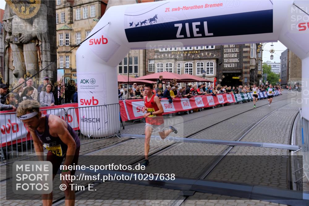 13.09.2026 - 21. swb-Marathon Bremen Tim E. http://msf.ph/oto/10297638 13.09.2026 10:29:56 Ziel 11234, 13510, 13579, 13623 meine-sportfotos.de