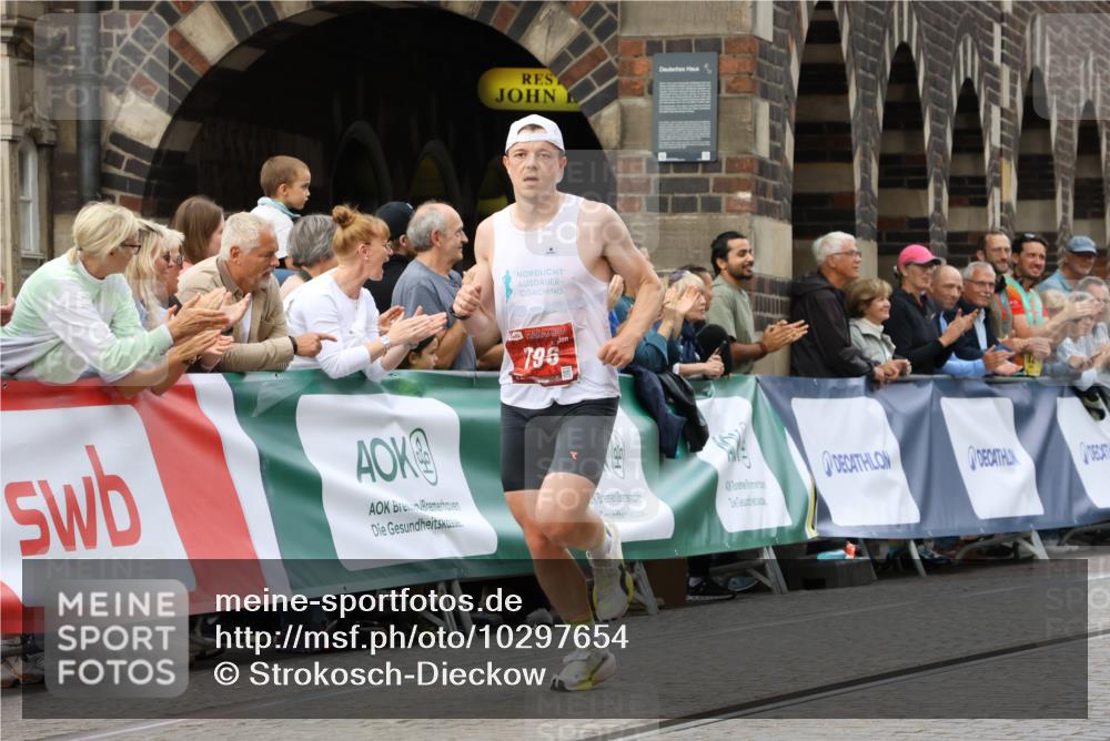 13.09.2026 - 21. swb-Marathon Bremen Strokosch-Dieckow http://msf.ph/oto/10297654 13.09.2026 12:29:23 Ziel 317, 608, 796, 1046, 821 meine-sportfotos.de
