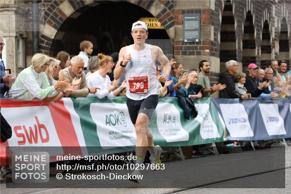 13.09.2026 - 21. swb-Marathon Bremen Strokosch-Dieckow http://msf.ph/oto/10297663 13.09.2026 12:29:23 Ziel 317, 608, 796, 1046, 821 meine-sportfotos.de