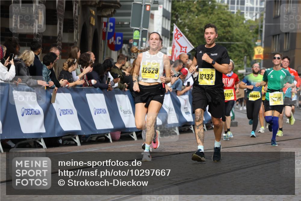 13.09.2026 - 21. swb-Marathon Bremen Strokosch-Dieckow http://msf.ph/oto/10297667 13.09.2026 10:49:16 Ziel 10253, 10293, 10566, 11885, 11891, 12027, 12204, 12350, 13512, 13555, 10739, 10835, 10846, 10910, 11092, 11191, 11621, 11635, 12376 meine-sportfotos.de