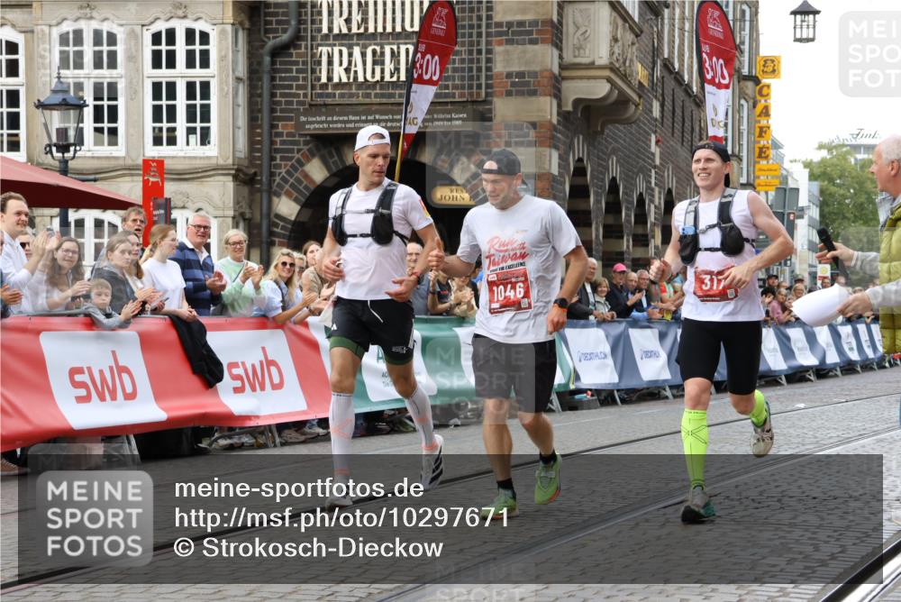13.09.2026 - 21. swb-Marathon Bremen Strokosch-Dieckow http://msf.ph/oto/10297671 13.09.2026 12:29:27 Ziel 317, 608, 796, 1046, 821 meine-sportfotos.de