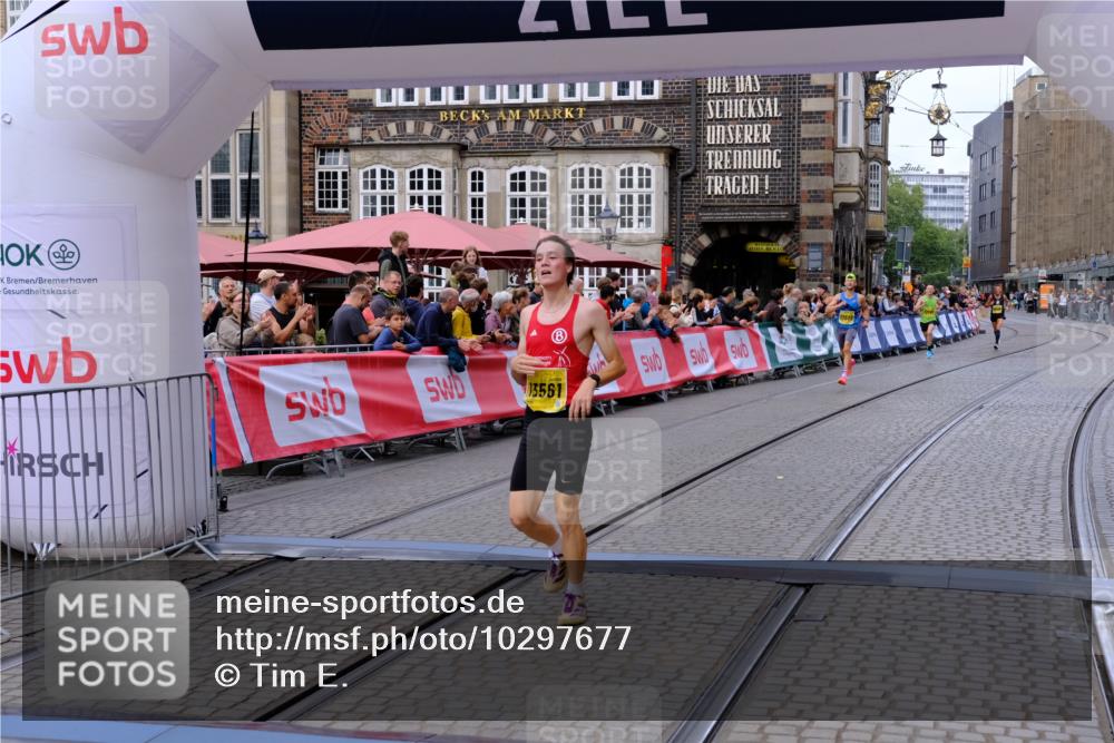 13.09.2026 - 21. swb-Marathon Bremen Tim E. http://msf.ph/oto/10297677 13.09.2026 10:30:29 Ziel 13522, 13561, 13569, 13576 meine-sportfotos.de