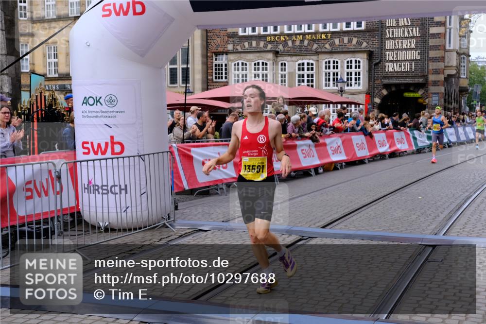 13.09.2026 - 21. swb-Marathon Bremen Tim E. http://msf.ph/oto/10297688 13.09.2026 10:30:30 Ziel 13522, 13561, 13569, 13576 meine-sportfotos.de