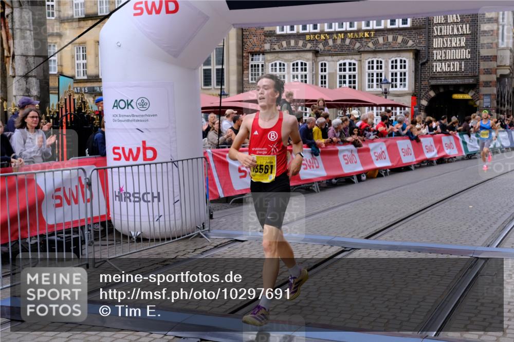 13.09.2026 - 21. swb-Marathon Bremen Tim E. http://msf.ph/oto/10297691 13.09.2026 10:30:30 Ziel 13522, 13561, 13569, 13576 meine-sportfotos.de