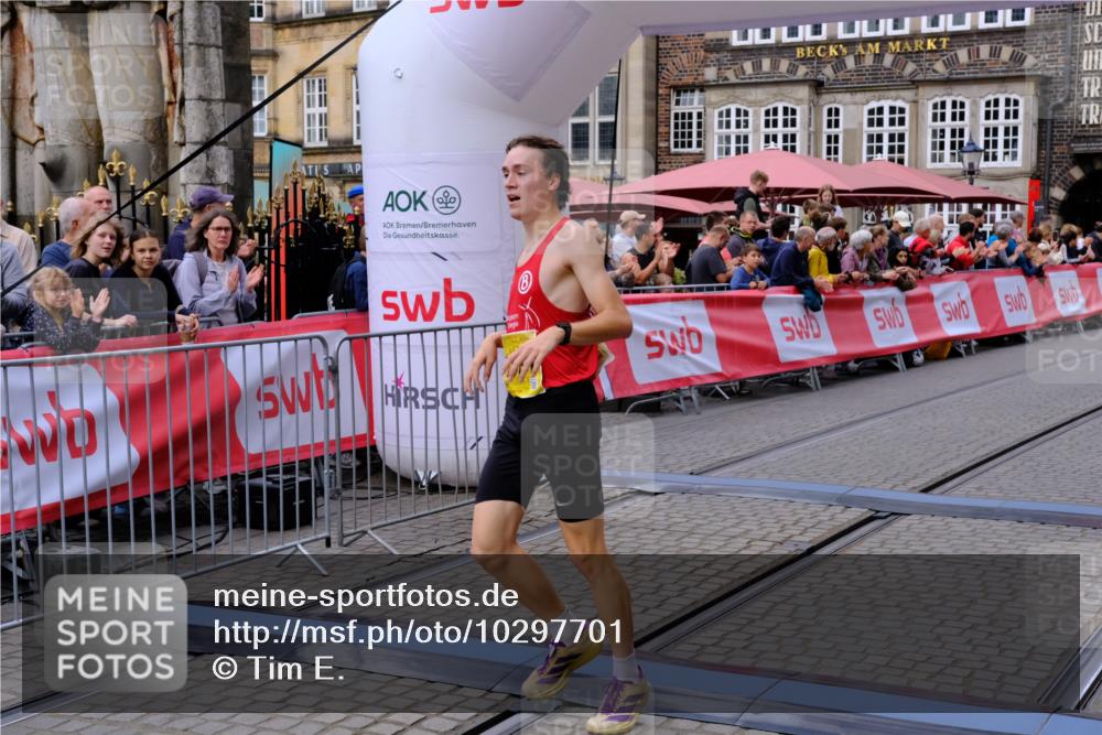 13.09.2026 - 21. swb-Marathon Bremen Tim E. http://msf.ph/oto/10297701 13.09.2026 10:30:30 Ziel 13522, 13561, 13569, 13576 meine-sportfotos.de