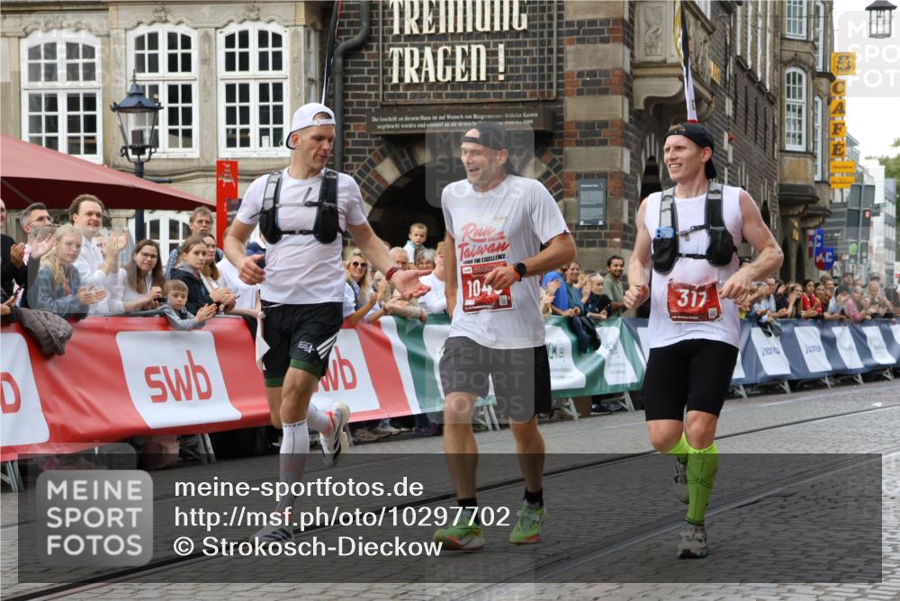 13.09.2026 - 21. swb-Marathon Bremen Strokosch-Dieckow http://msf.ph/oto/10297702 13.09.2026 12:29:28 Ziel 317, 608, 796, 1046, 821 meine-sportfotos.de