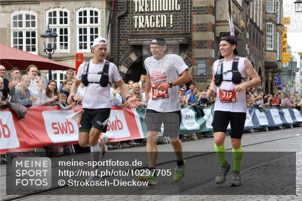 13.09.2026 - 21. swb-Marathon Bremen Strokosch-Dieckow http://msf.ph/oto/10297705 13.09.2026 12:29:28 Ziel 317, 608, 796, 1046, 821 meine-sportfotos.de