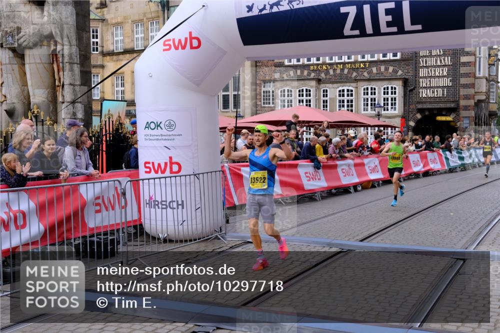 13.09.2026 - 21. swb-Marathon Bremen Tim E. http://msf.ph/oto/10297718 13.09.2026 10:30:33 Ziel 13522, 13561, 13569, 13576 meine-sportfotos.de