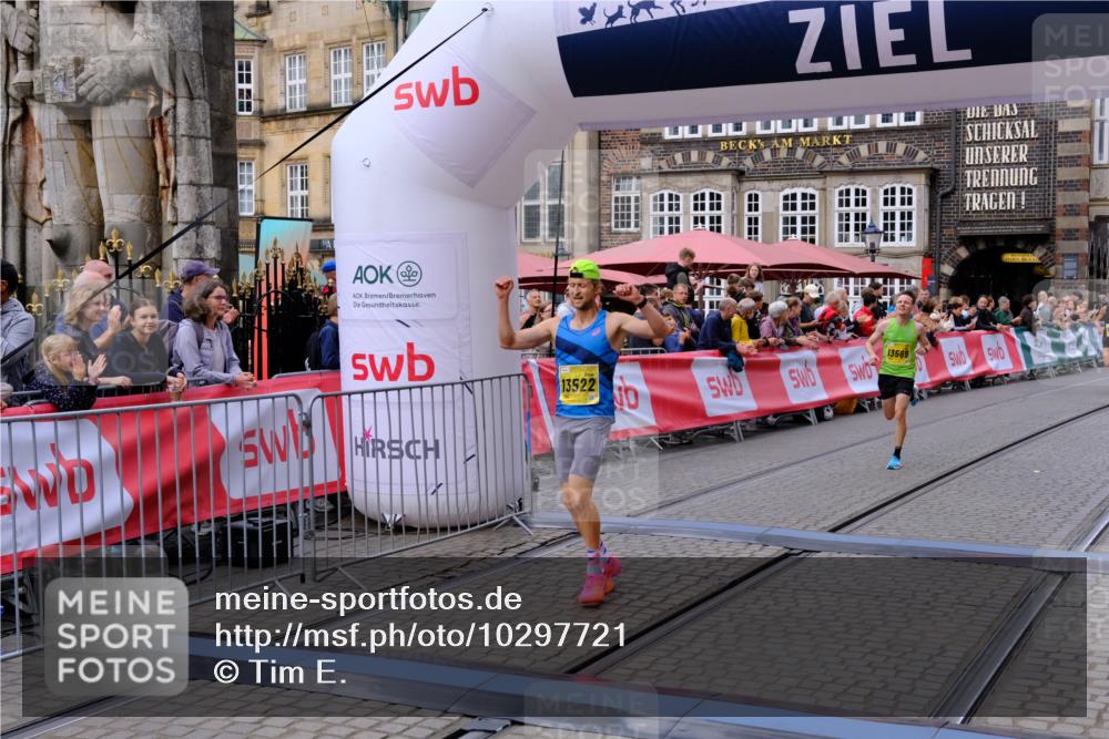 13.09.2026 - 21. swb-Marathon Bremen Tim E. http://msf.ph/oto/10297721 13.09.2026 10:30:33 Ziel 13522, 13561, 13569, 13576 meine-sportfotos.de