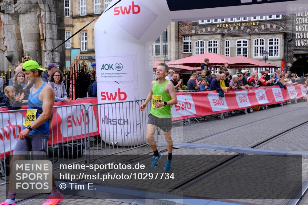 13.09.2026 - 21. swb-Marathon Bremen Tim E. http://msf.ph/oto/10297734 13.09.2026 10:30:35 Ziel 13522, 13561, 13569, 13576 meine-sportfotos.de