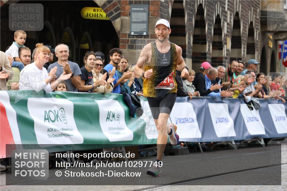 13.09.2026 - 21. swb-Marathon Bremen Strokosch-Dieckow http://msf.ph/oto/10297749 13.09.2026 12:30:02 Ziel 821 meine-sportfotos.de