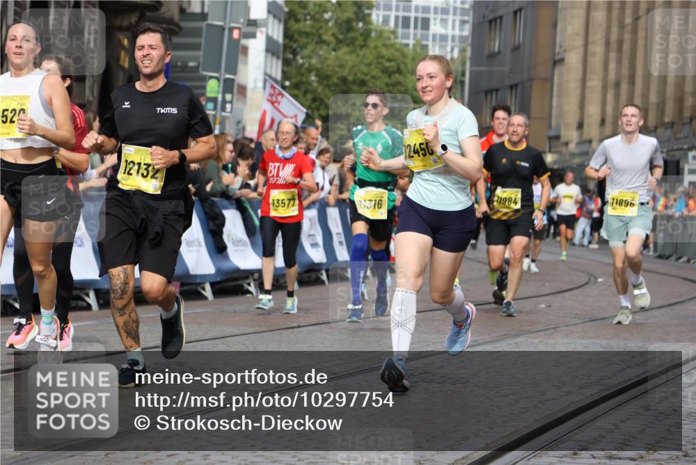 13.09.2026 - 21. swb-Marathon Bremen Strokosch-Dieckow http://msf.ph/oto/10297754 13.09.2026 10:49:17 Ziel 10253, 10293, 10392, 10566, 11885, 11891, 12027, 12204, 12350, 13512, 13555, 10739, 10835, 10846, 10910, 11092, 11191, 11621, 11635, 12376 meine-sportfotos.de
