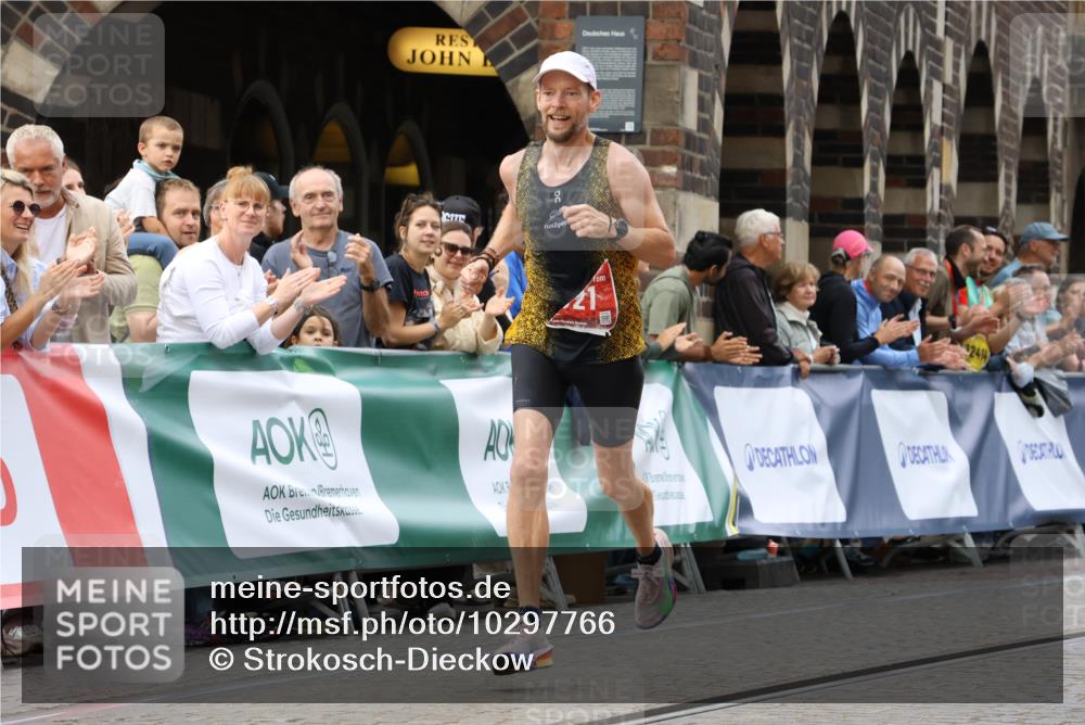 13.09.2026 - 21. swb-Marathon Bremen Strokosch-Dieckow http://msf.ph/oto/10297766 13.09.2026 12:30:03 Ziel 821 meine-sportfotos.de