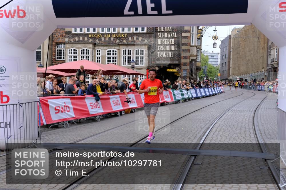 13.09.2026 - 21. swb-Marathon Bremen Tim E. http://msf.ph/oto/10297781 13.09.2026 10:30:55 Ziel 12458, 13603 meine-sportfotos.de