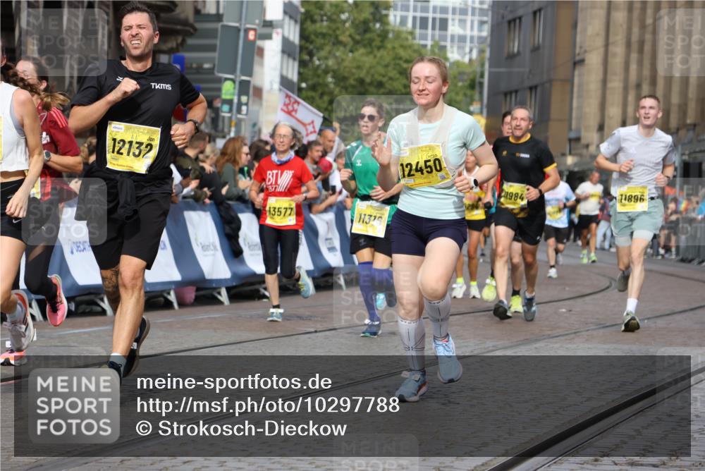 13.09.2026 - 21. swb-Marathon Bremen Strokosch-Dieckow http://msf.ph/oto/10297788 13.09.2026 10:49:18 Ziel 10253, 10293, 10392, 10566, 11885, 11891, 12027, 12204, 12350, 13512, 13555, 10739, 10835, 10846, 10910, 11092, 11191, 11621, 11635, 12376 meine-sportfotos.de
