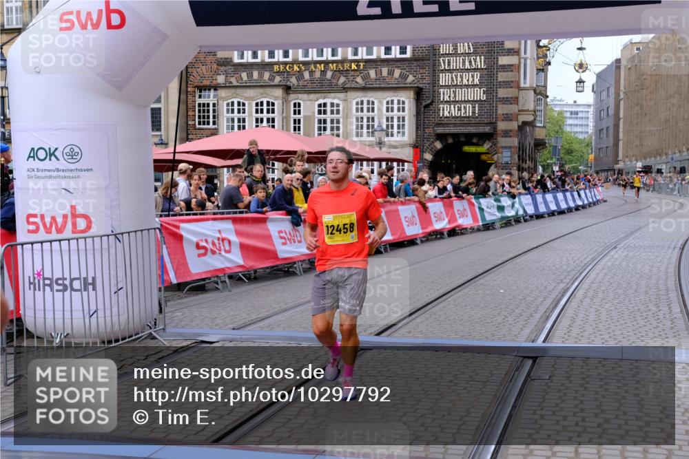 13.09.2026 - 21. swb-Marathon Bremen Tim E. http://msf.ph/oto/10297792 13.09.2026 10:30:56 Ziel 12458, 13603 meine-sportfotos.de