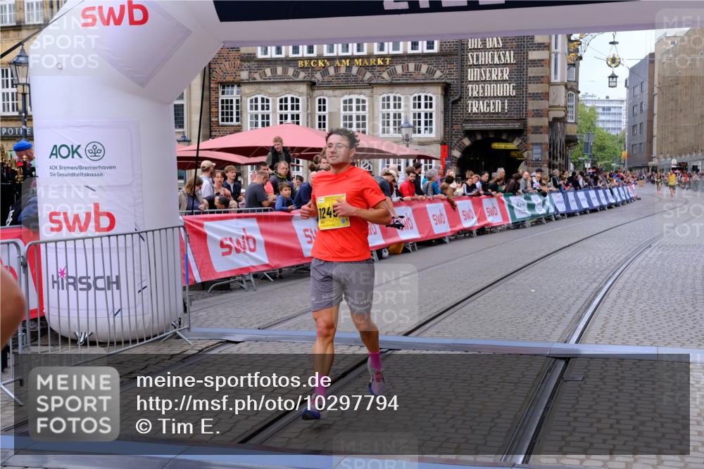 13.09.2026 - 21. swb-Marathon Bremen Tim E. http://msf.ph/oto/10297794 13.09.2026 10:30:56 Ziel 12458, 13603 meine-sportfotos.de