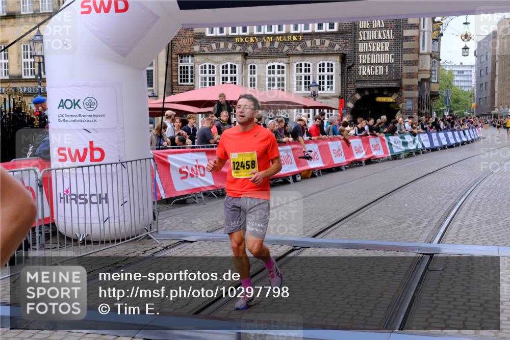 13.09.2026 - 21. swb-Marathon Bremen Tim E. http://msf.ph/oto/10297798 13.09.2026 10:30:56 Ziel 12458, 13603 meine-sportfotos.de