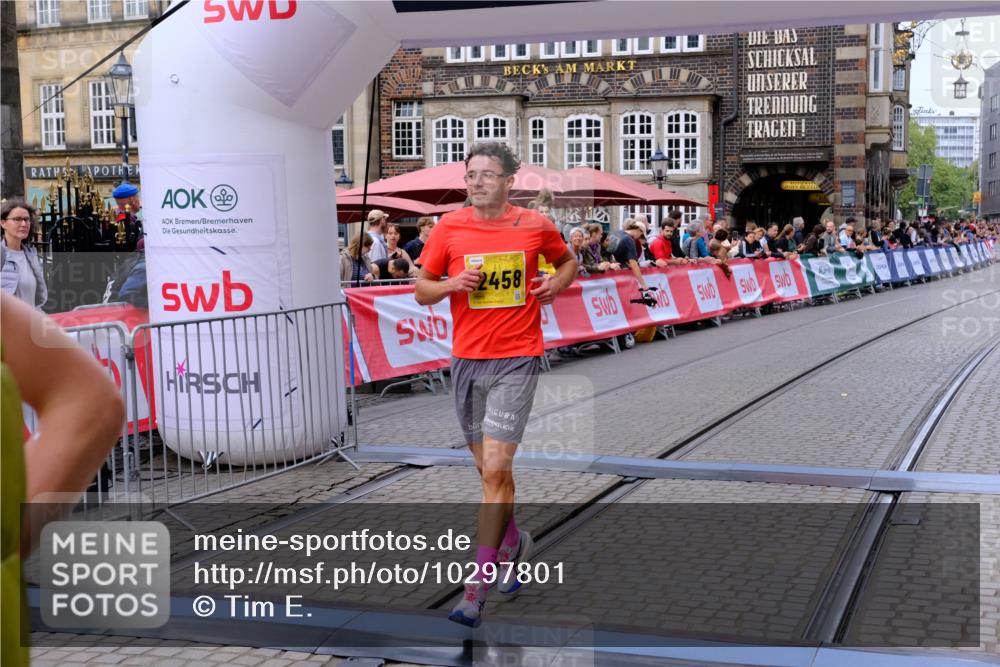 13.09.2026 - 21. swb-Marathon Bremen Tim E. http://msf.ph/oto/10297801 13.09.2026 10:30:57 Ziel 12458, 13603 meine-sportfotos.de