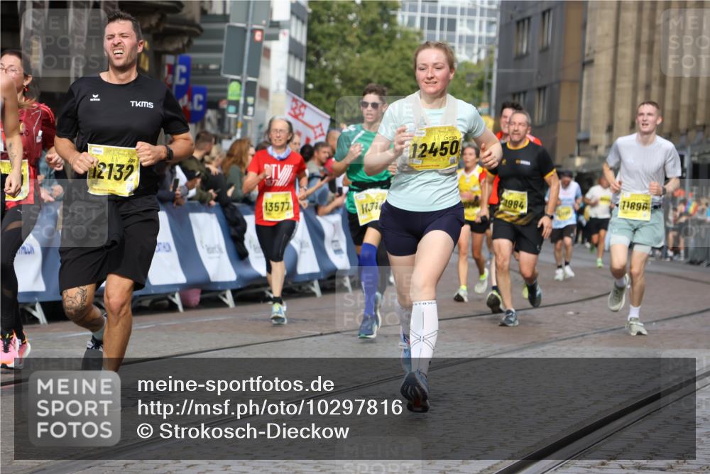 13.09.2026 - 21. swb-Marathon Bremen Strokosch-Dieckow http://msf.ph/oto/10297816 13.09.2026 10:49:18 Ziel 10253, 10293, 10392, 10566, 11885, 11891, 12027, 12204, 12350, 13512, 13555, 10739, 10835, 10846, 10910, 11092, 11191, 11621, 11635, 12376 meine-sportfotos.de