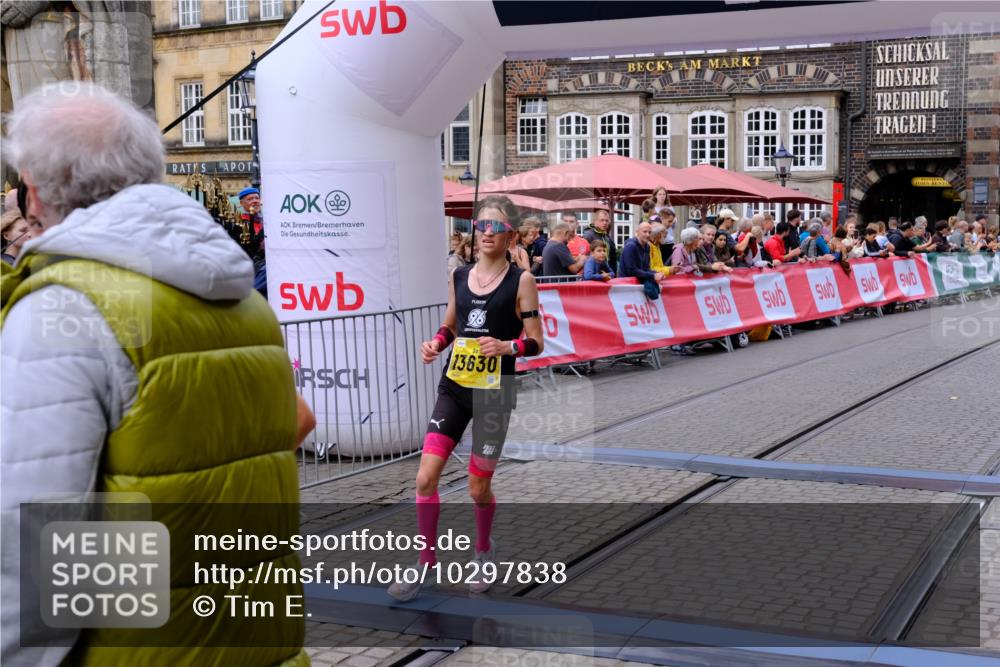 13.09.2026 - 21. swb-Marathon Bremen Tim E. http://msf.ph/oto/10297838 13.09.2026 10:31:16 Ziel 13537, 13554, 13572, 13602, 13630 meine-sportfotos.de