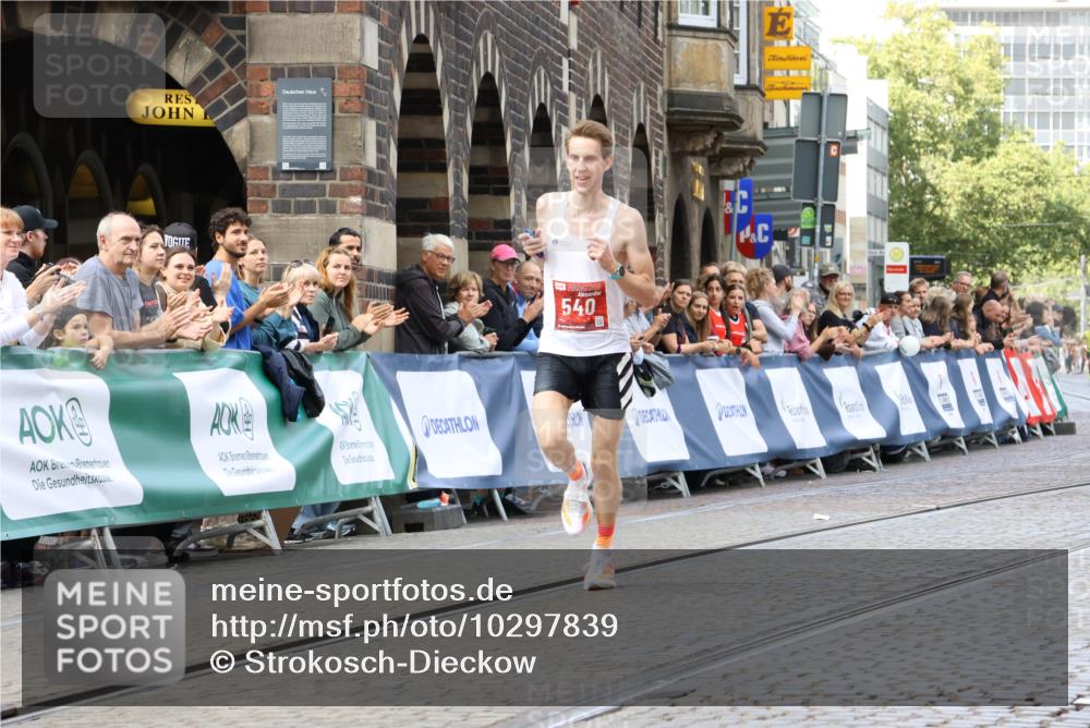 13.09.2026 - 21. swb-Marathon Bremen Strokosch-Dieckow http://msf.ph/oto/10297839 13.09.2026 12:32:48 Ziel 540, 822 meine-sportfotos.de