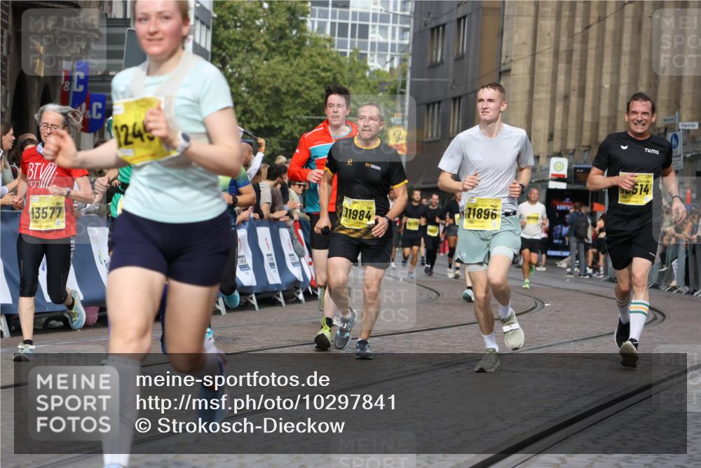 13.09.2026 - 21. swb-Marathon Bremen Strokosch-Dieckow http://msf.ph/oto/10297841 13.09.2026 10:49:19 Ziel 10253, 10293, 10392, 10566, 11885, 11891, 12027, 12132, 12204, 12350, 12450, 12529, 13512, 13555, 10739, 10835, 10846, 10910, 11092, 11191, 11621, 11635, 12376 meine-sportfotos.de