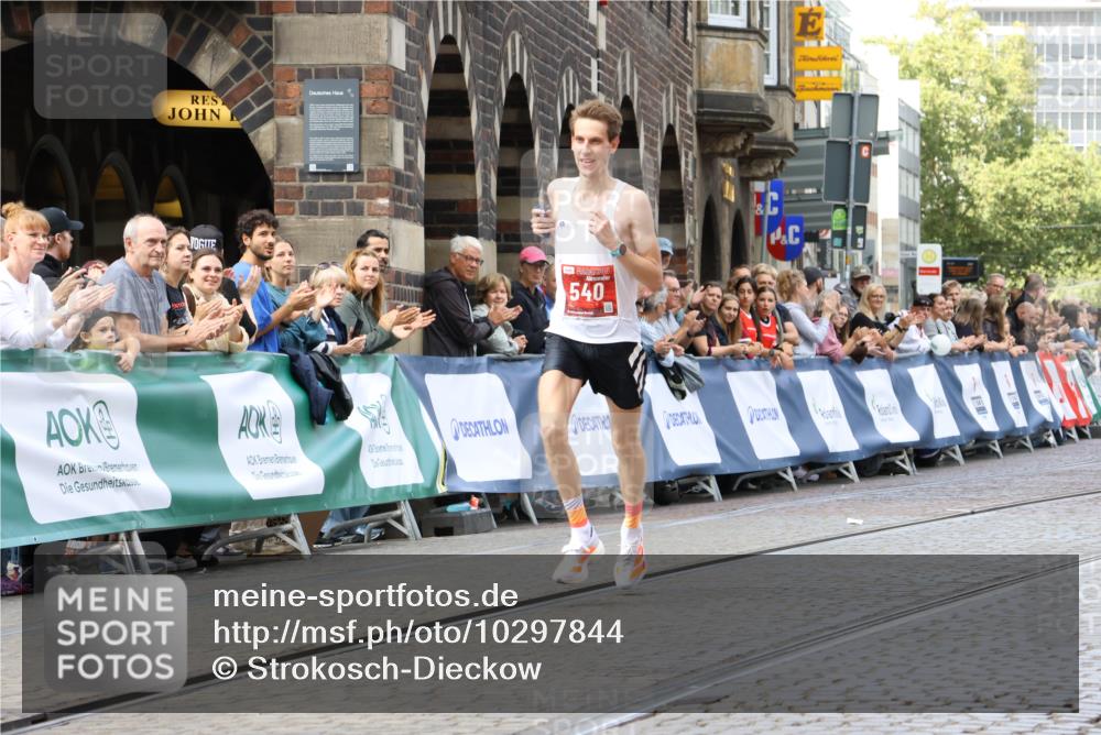 13.09.2026 - 21. swb-Marathon Bremen Strokosch-Dieckow http://msf.ph/oto/10297844 13.09.2026 12:32:49 Ziel 540, 822 meine-sportfotos.de