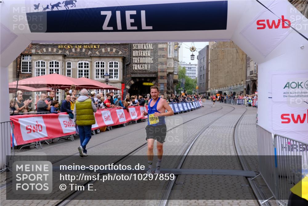 13.09.2026 - 21. swb-Marathon Bremen Tim E. http://msf.ph/oto/10297859 13.09.2026 10:31:37 Ziel 13571 meine-sportfotos.de