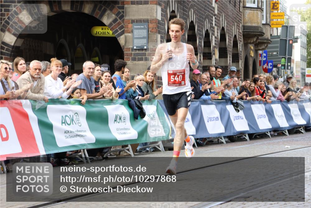 13.09.2026 - 21. swb-Marathon Bremen Strokosch-Dieckow http://msf.ph/oto/10297868 13.09.2026 12:32:49 Ziel 540, 822 meine-sportfotos.de